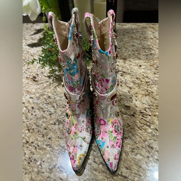 AZALEA WANG DILIGENT EMBELLISHED BASIC CHUNKY BOOTIE IN BONE 7.5 - Picture 5 of 16